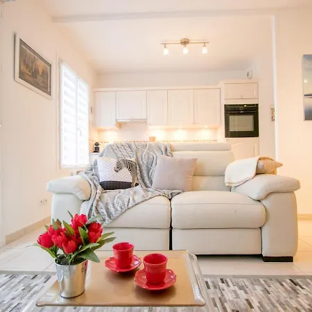 Classy In With Heating Facility Apartment
